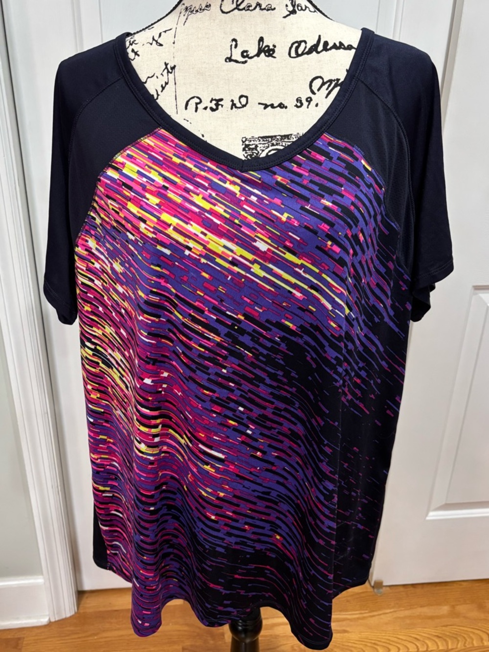 Livi Active 18/20 Navy Blue Short-Sleeve Tee with Pink, Purple & Yellow EUC